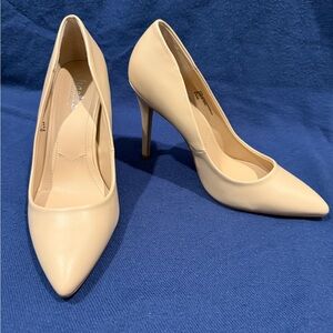 Nude pointed toe pump/heels